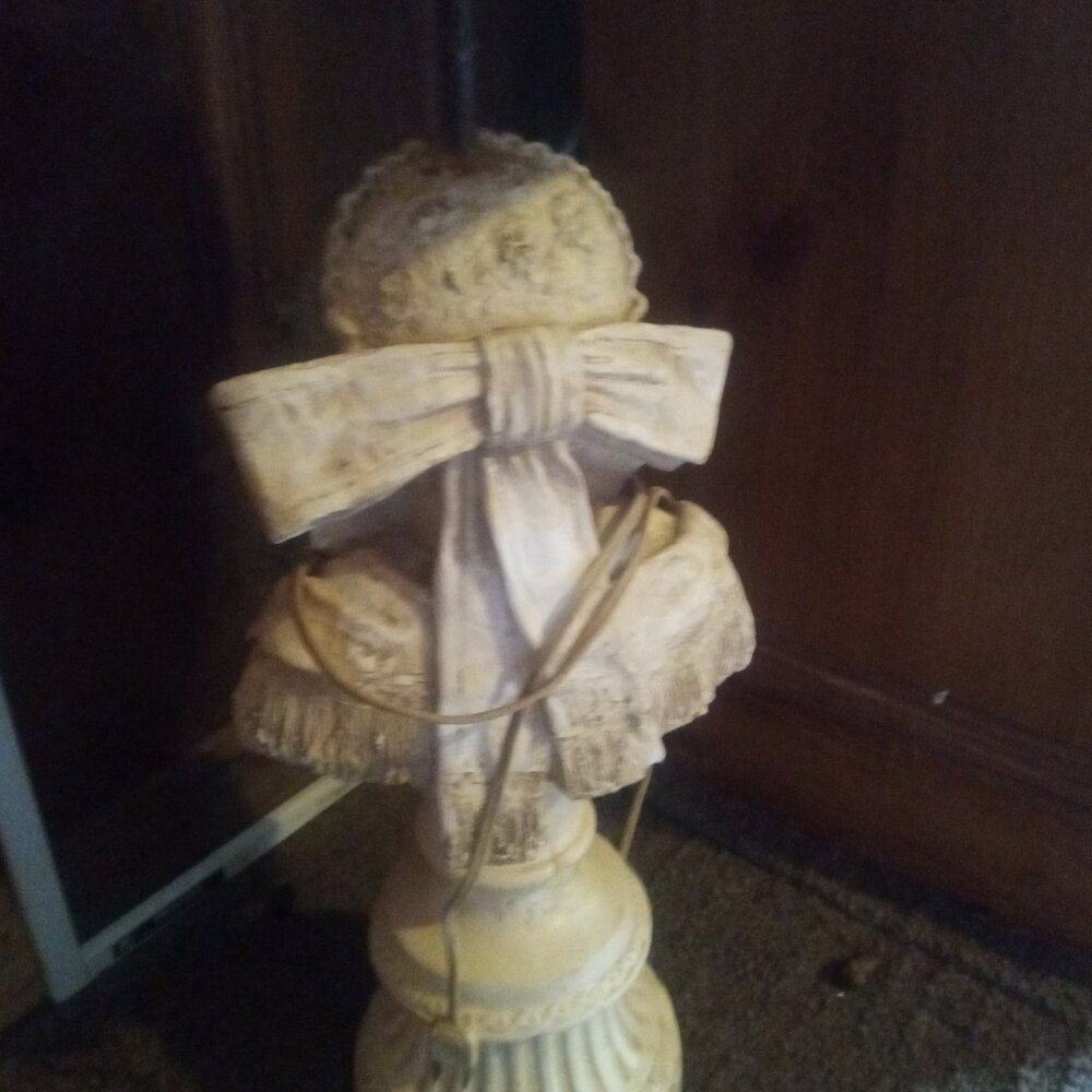 1940s vintage girl chalkwAre lamp